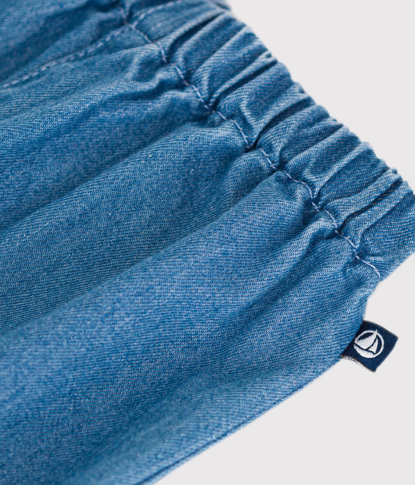 Bukser i let denim til baby