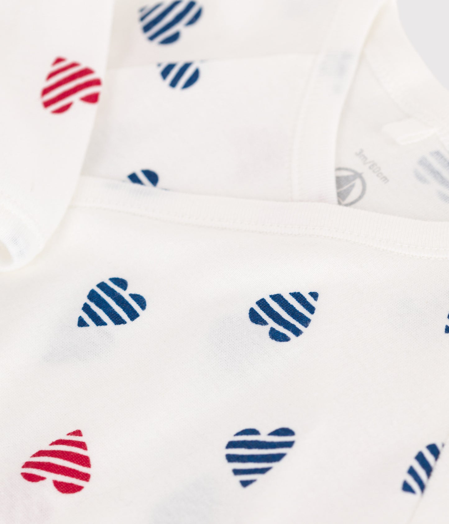 Pyjamas i bomuld til baby med stribede hjerter