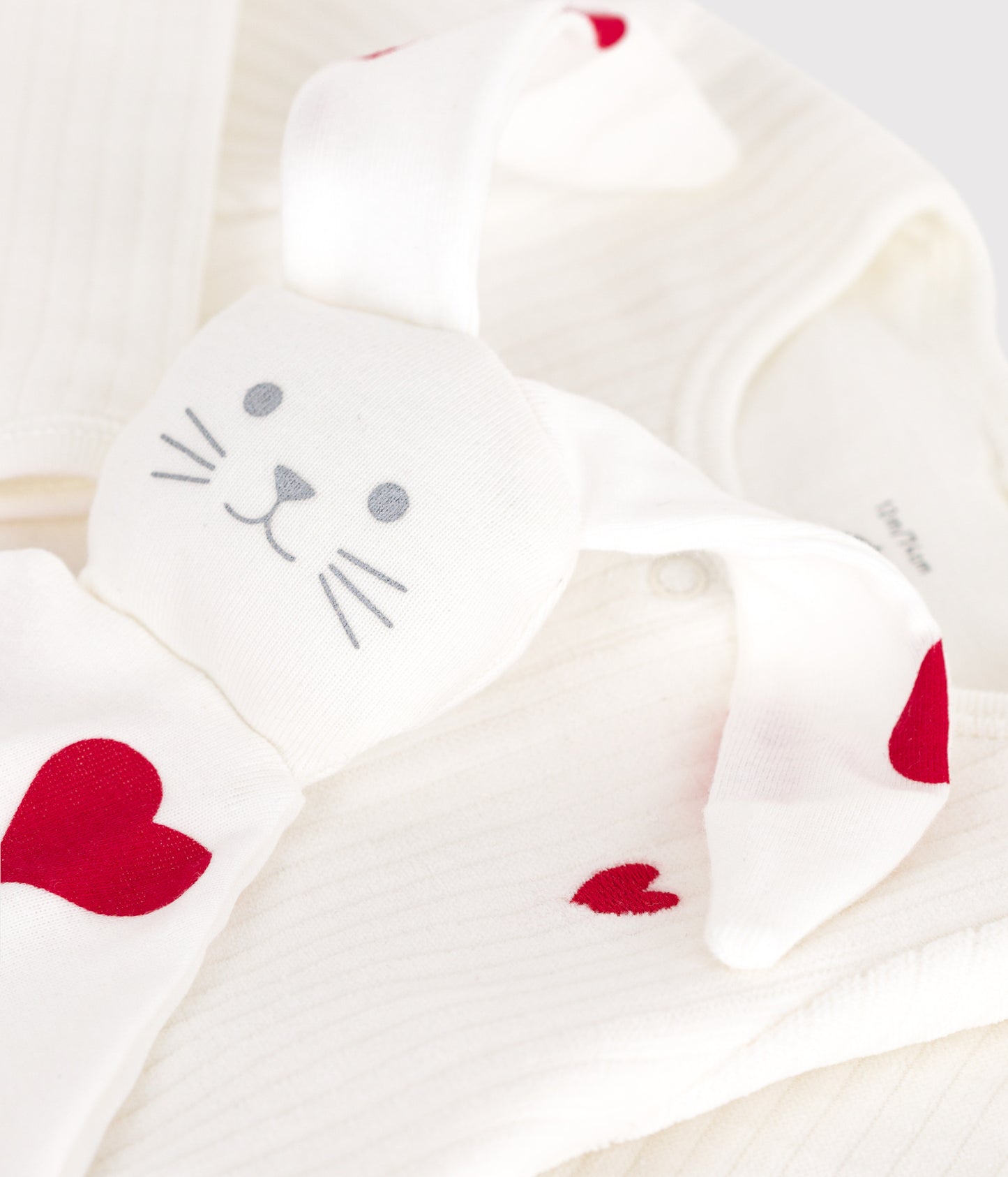 Gaveæske med pyjamas og nusseklud - hjerter