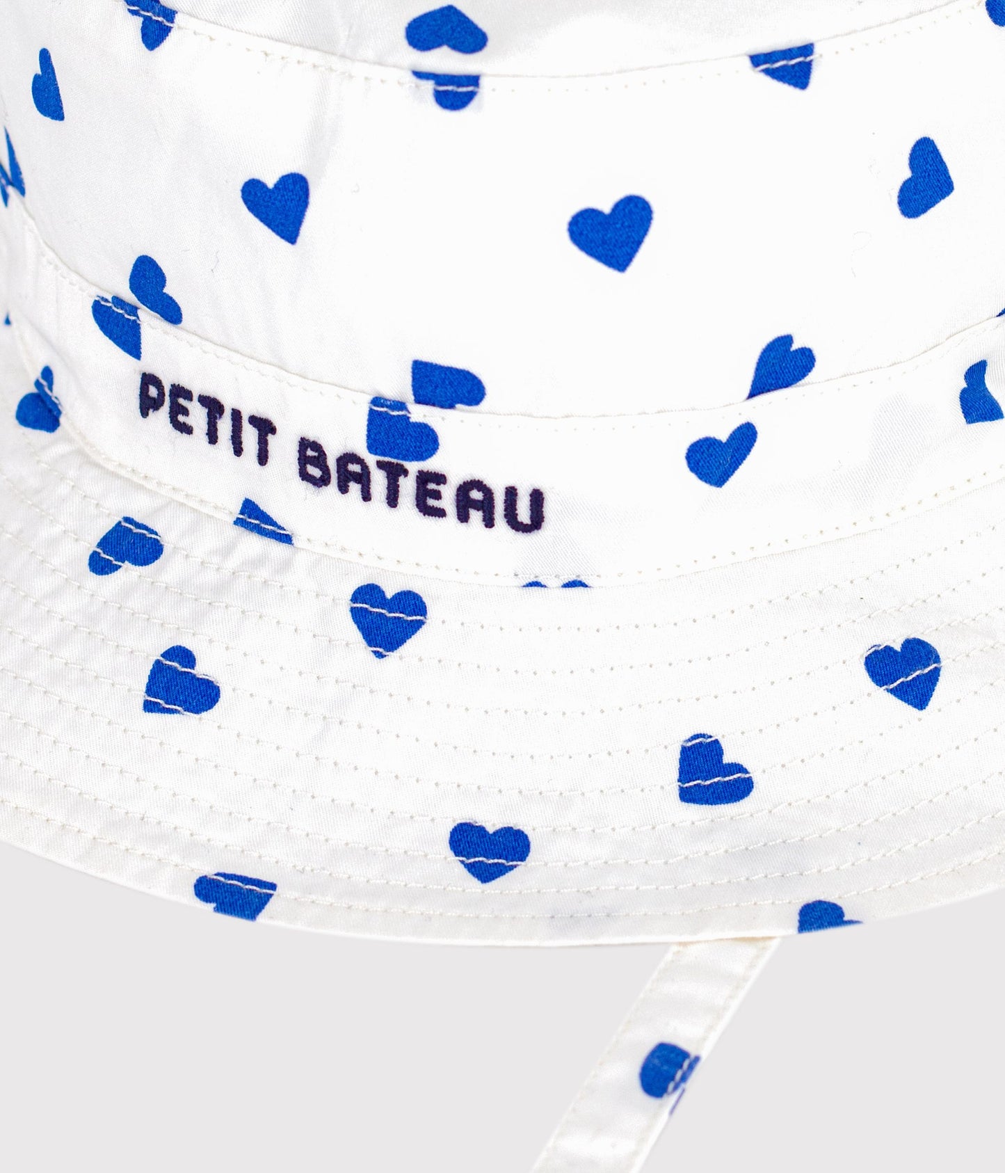 Solhat til baby med blå hjerter