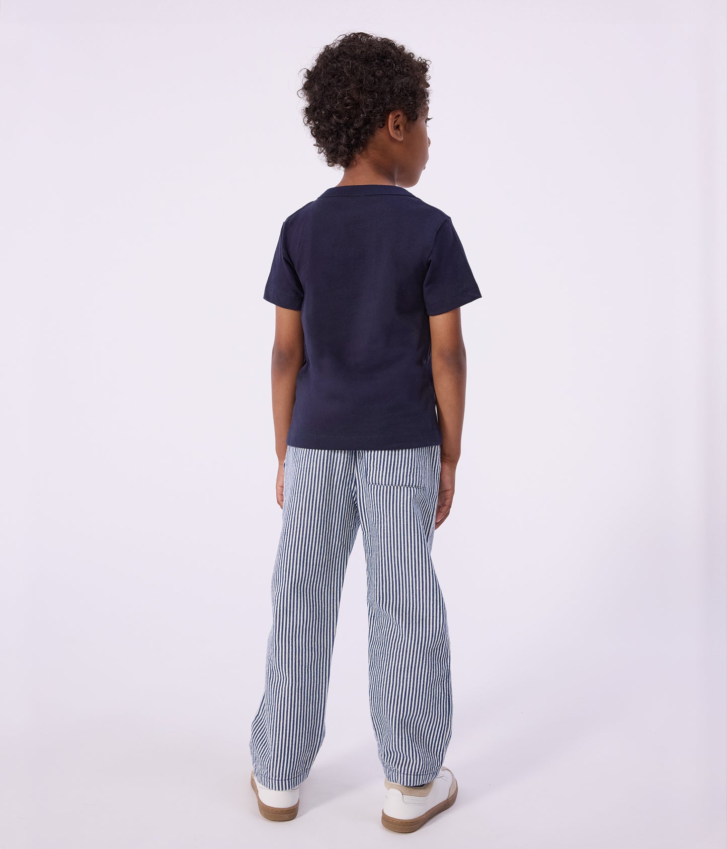 Mørkeblå t-shirt med lomme