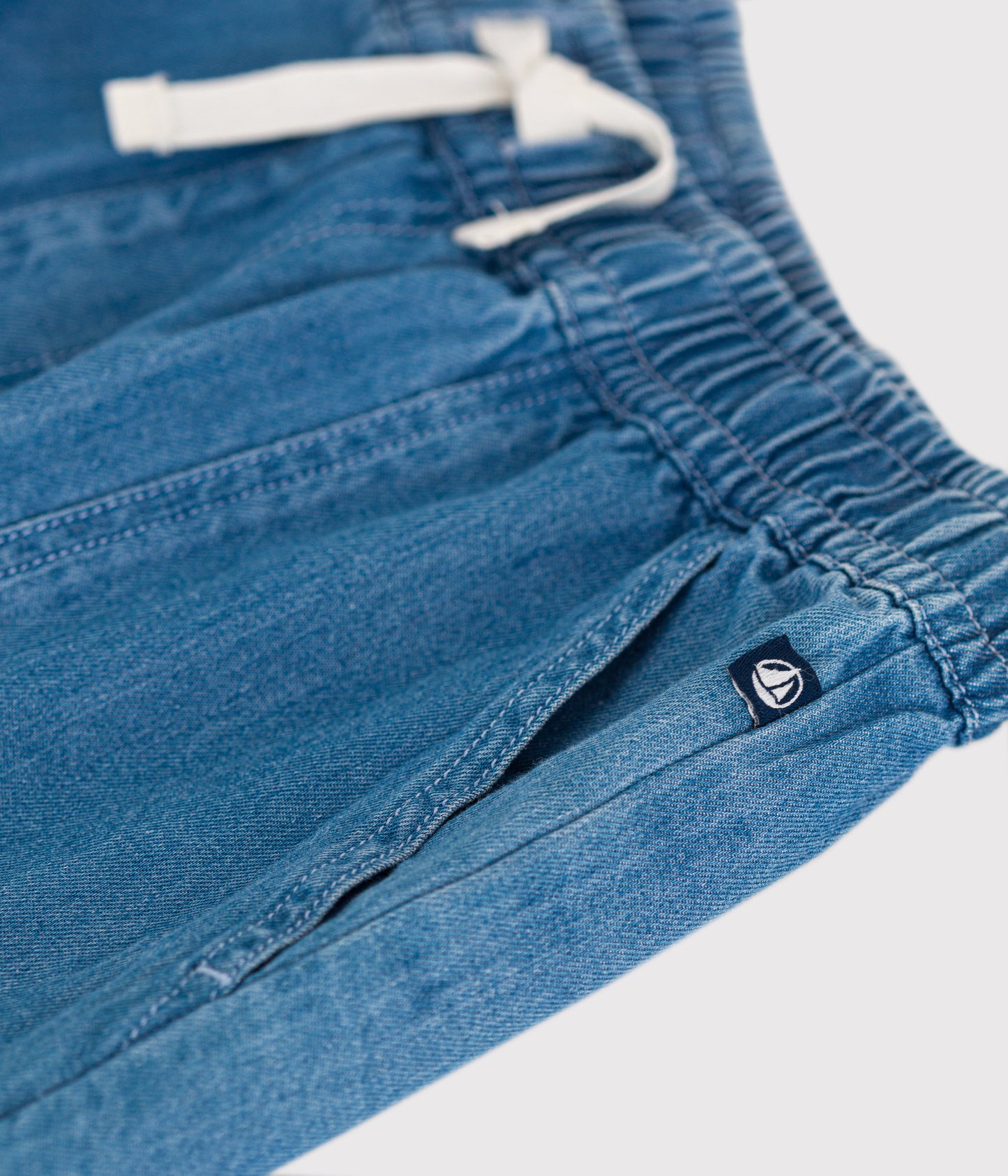 Denimshorts til drenge i lys denim