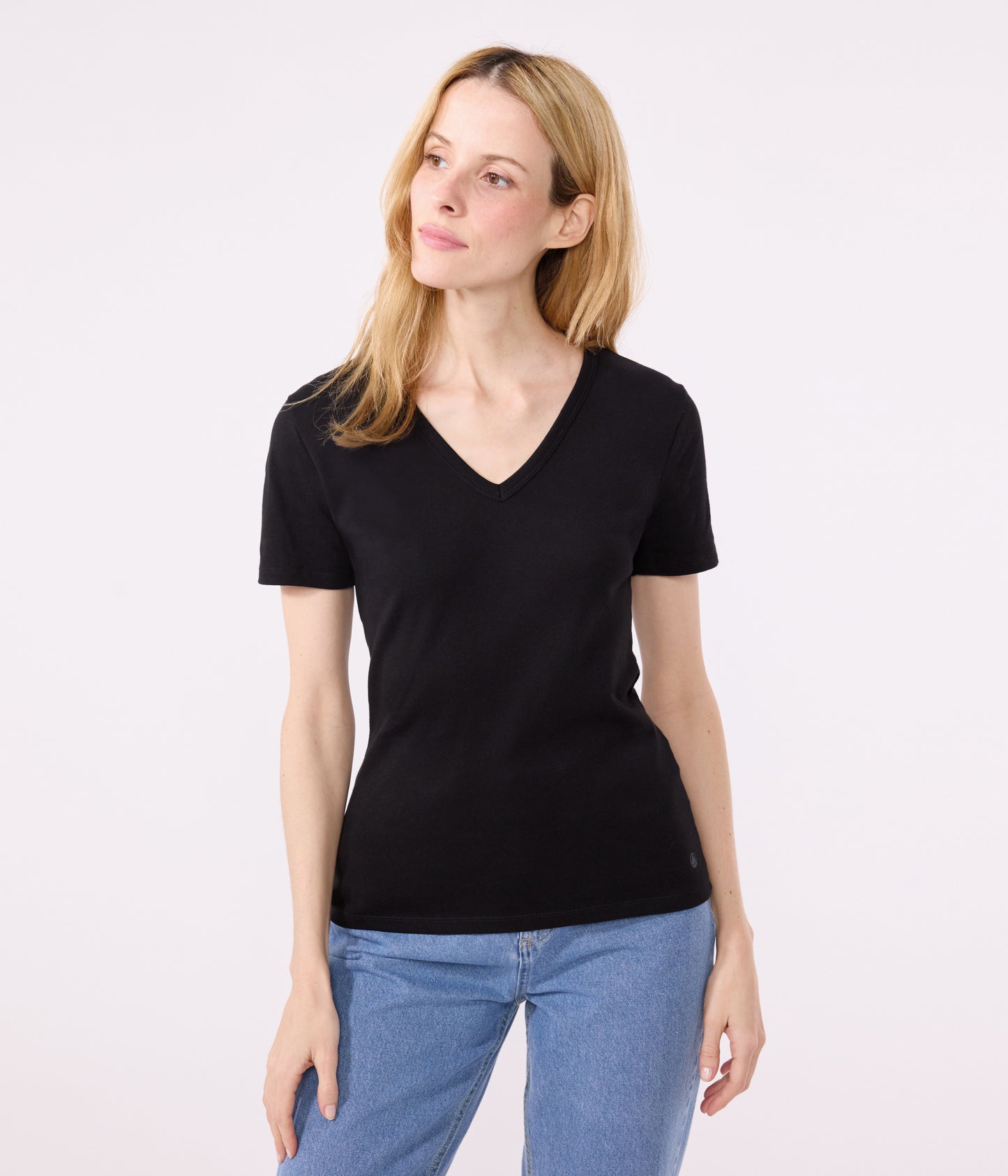 T-shirt med v-hals til kvinder - sort