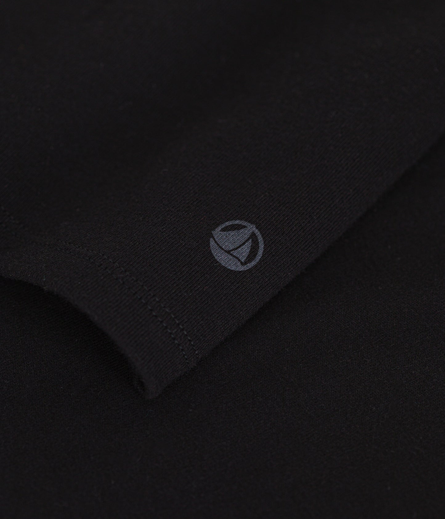 Langærmet T-shirt med bølgekant til kvinder - sort