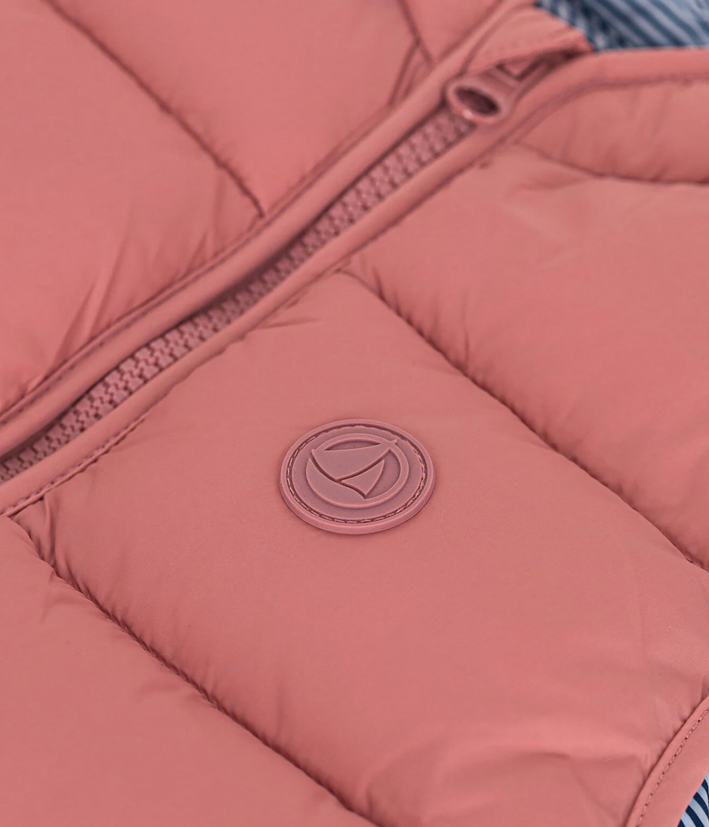 Vatteret vest med quiltet design til børn - gammelrosa