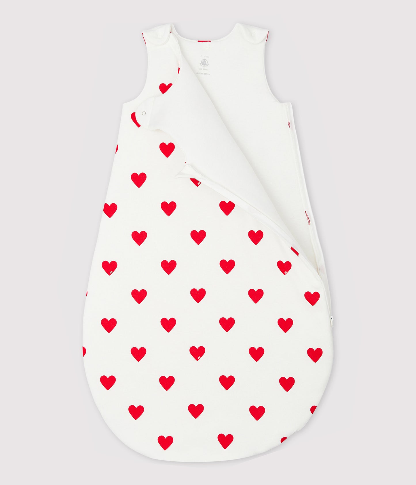 Babysovepose med hjerter