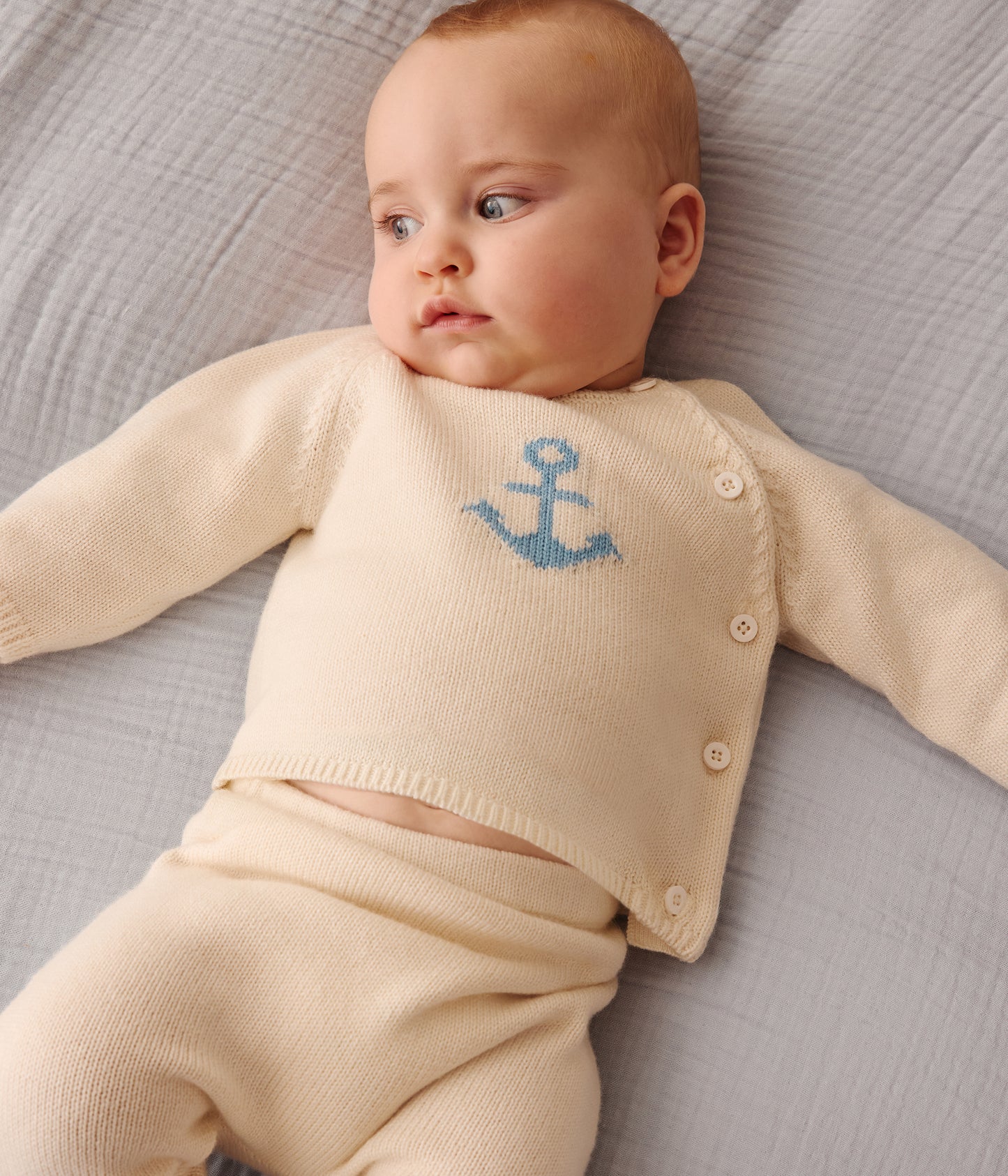 To-delt strikket sæt til baby med anker