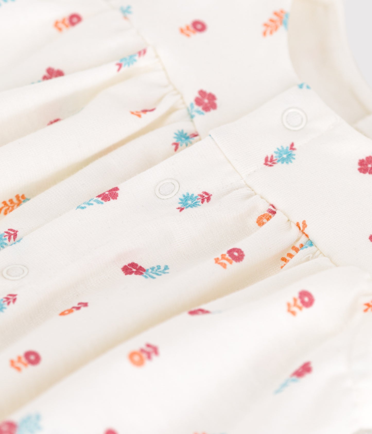 Bomuldsdragt til baby med landligt blomsterprint