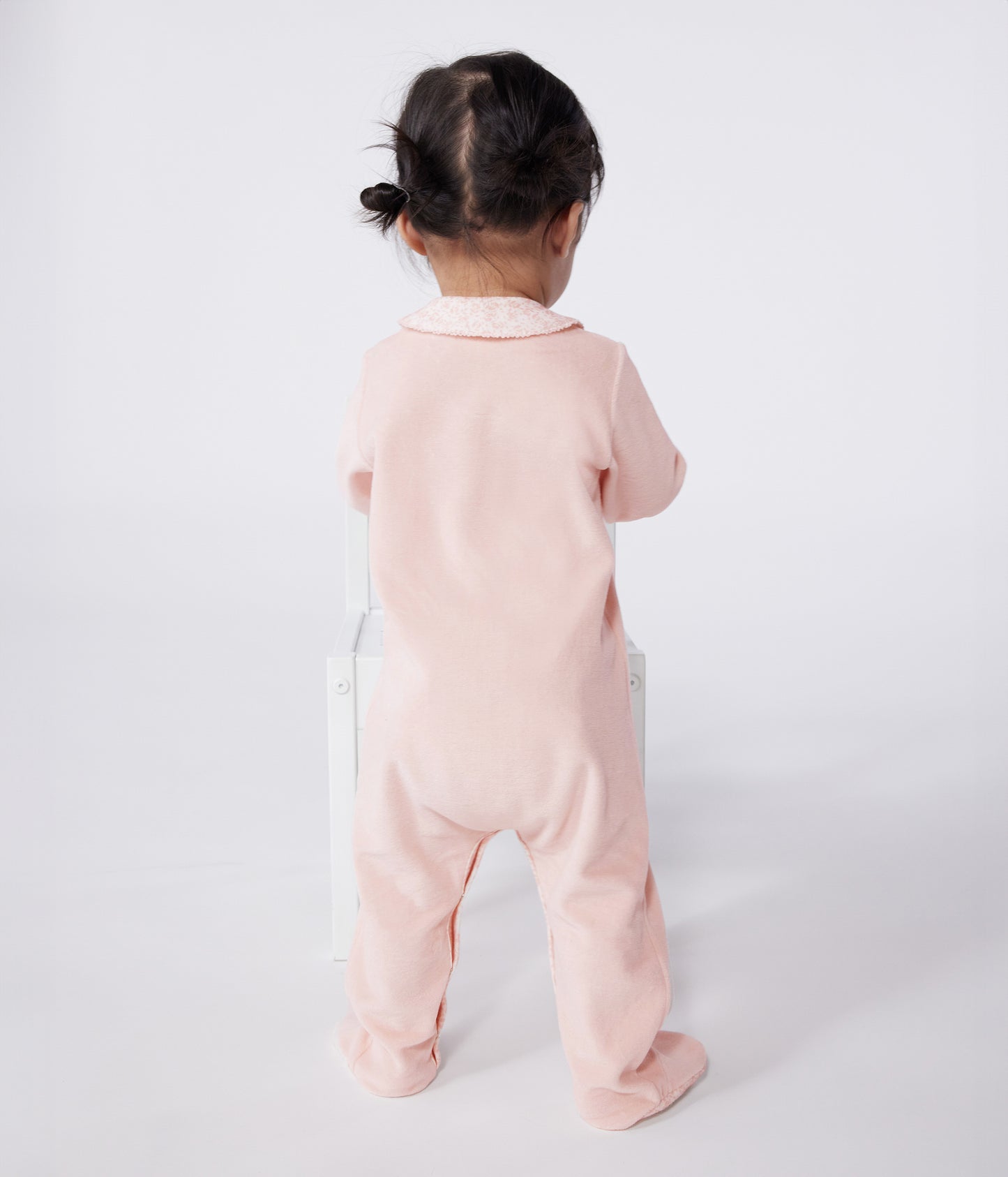Pyjamas i velour til baby - lyserød med blomsterkrave