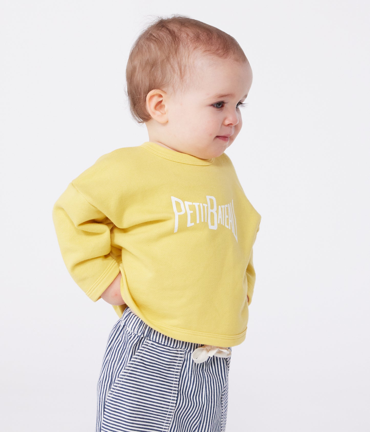 Sweatshirt til baby i gul med logo