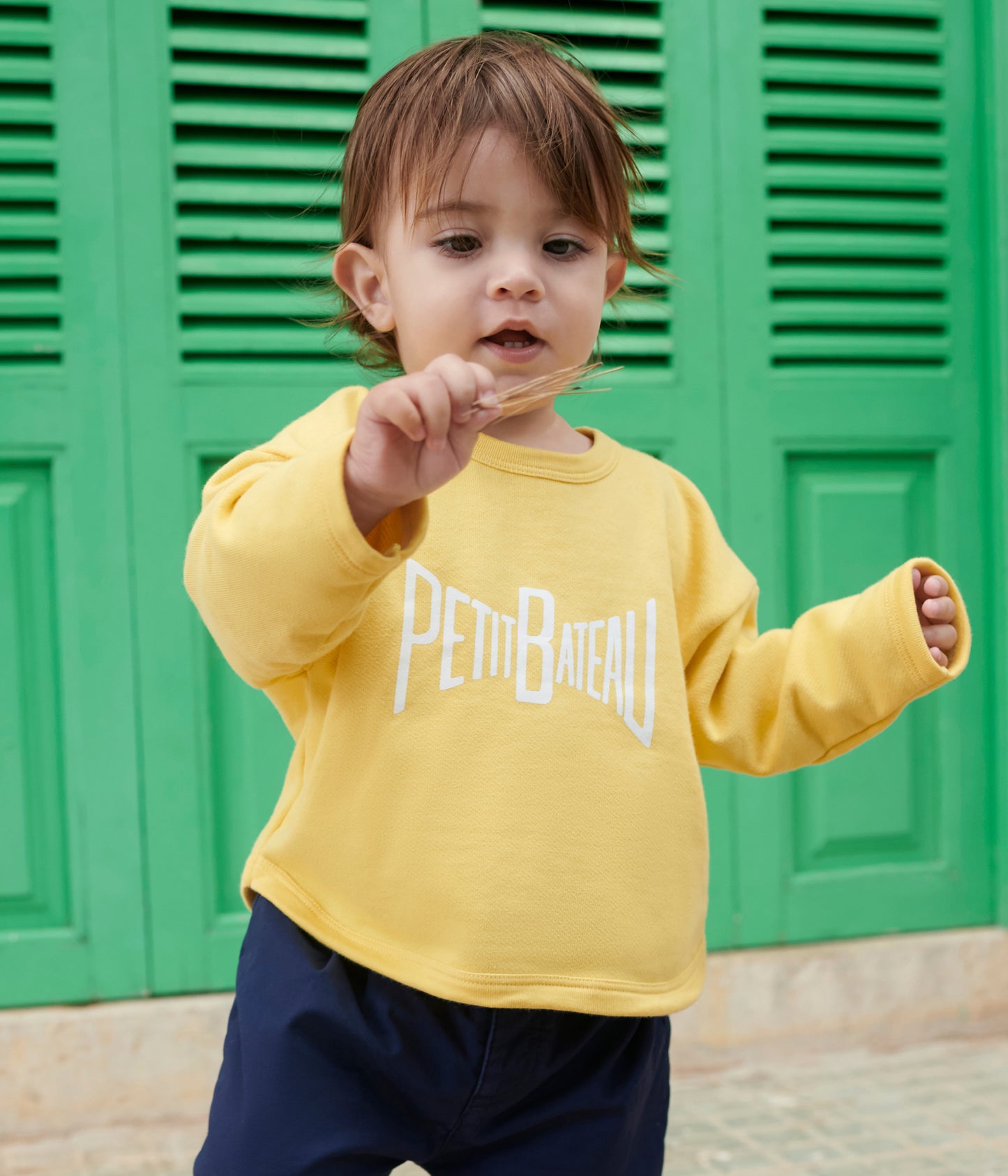 Sweatshirt til baby i gul med logo