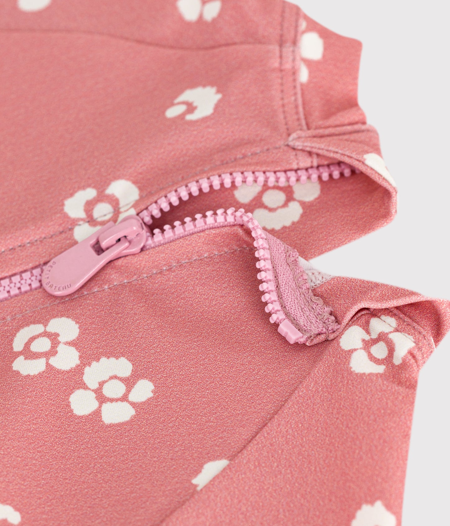 UV-beskyttende badedragt med blomsterprint til baby
