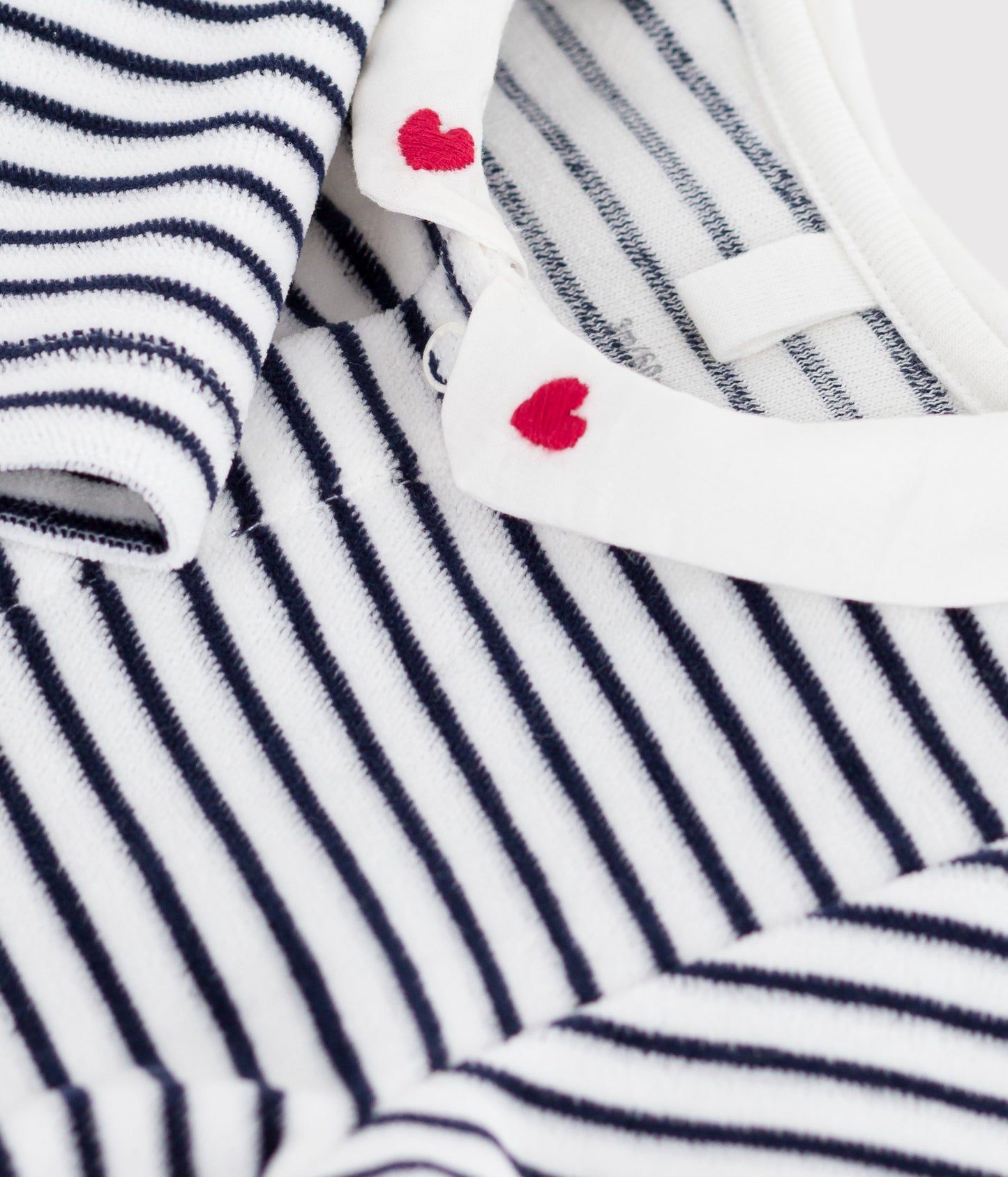 Pyjamas i velour til baby med striber og krave
