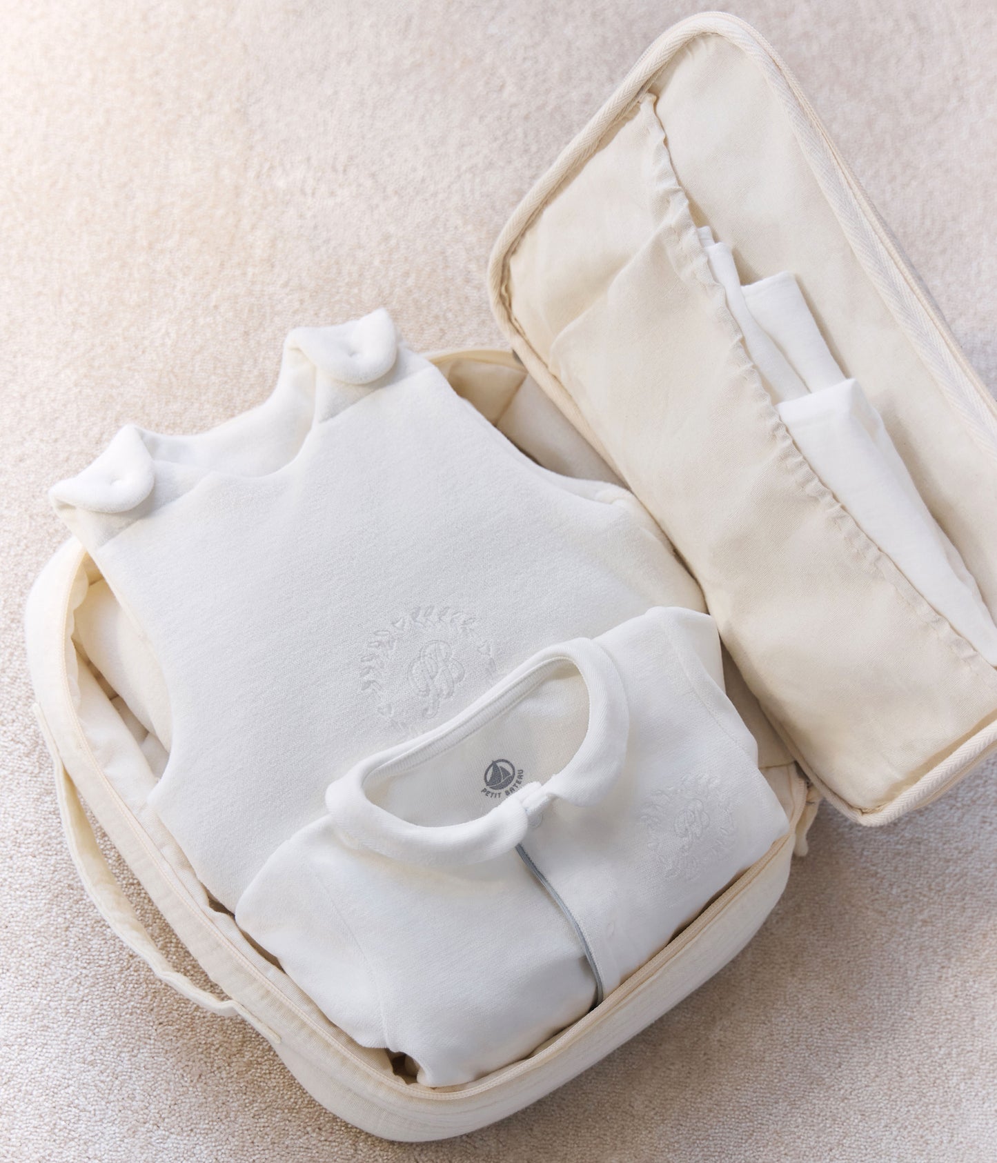Toilettaske med rum i broderet bomuld - Marshmallow