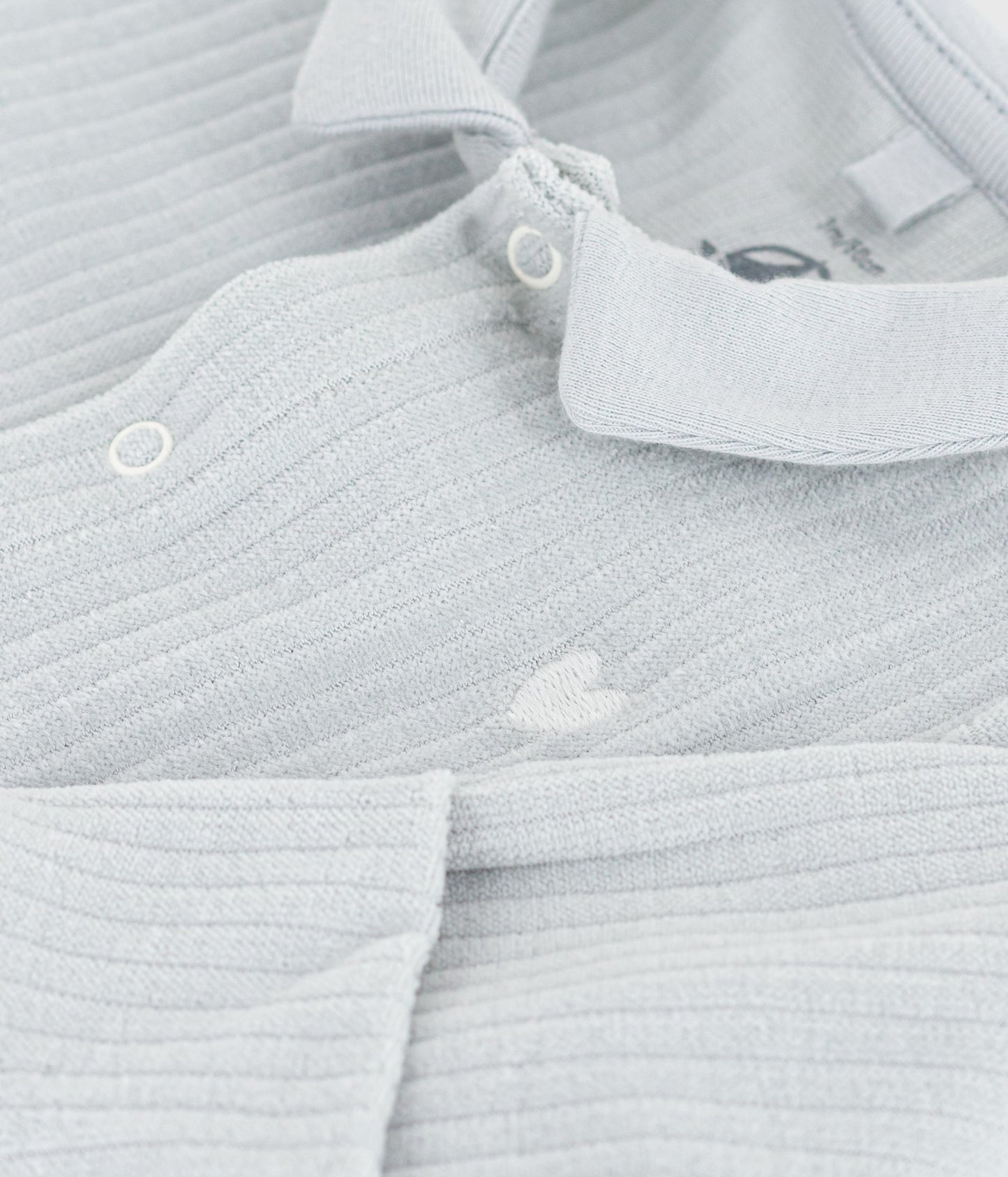 Pyjamas i lyseblå velour til baby