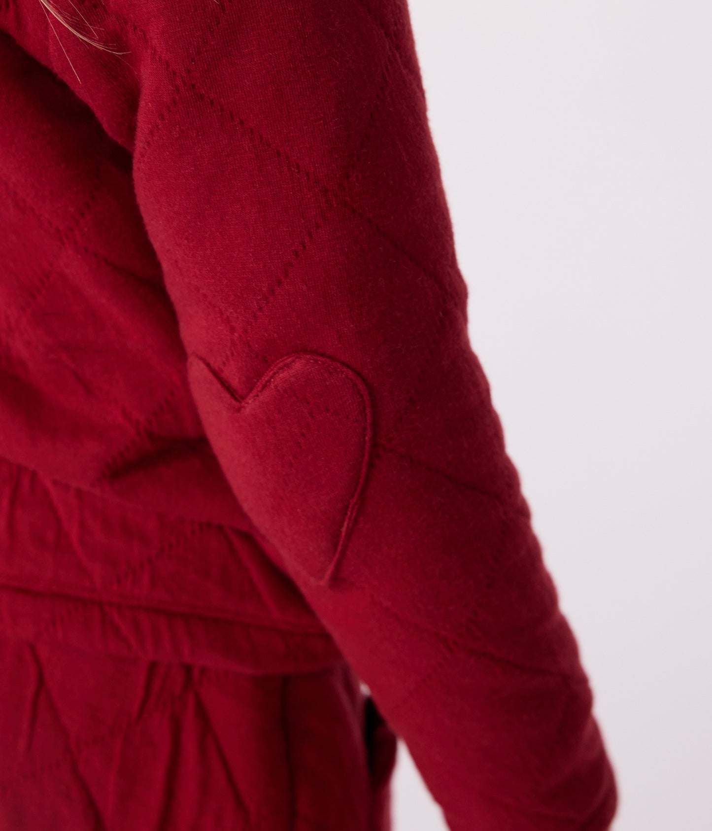 Quiltet cardigan i mørkerød bomuld til piger