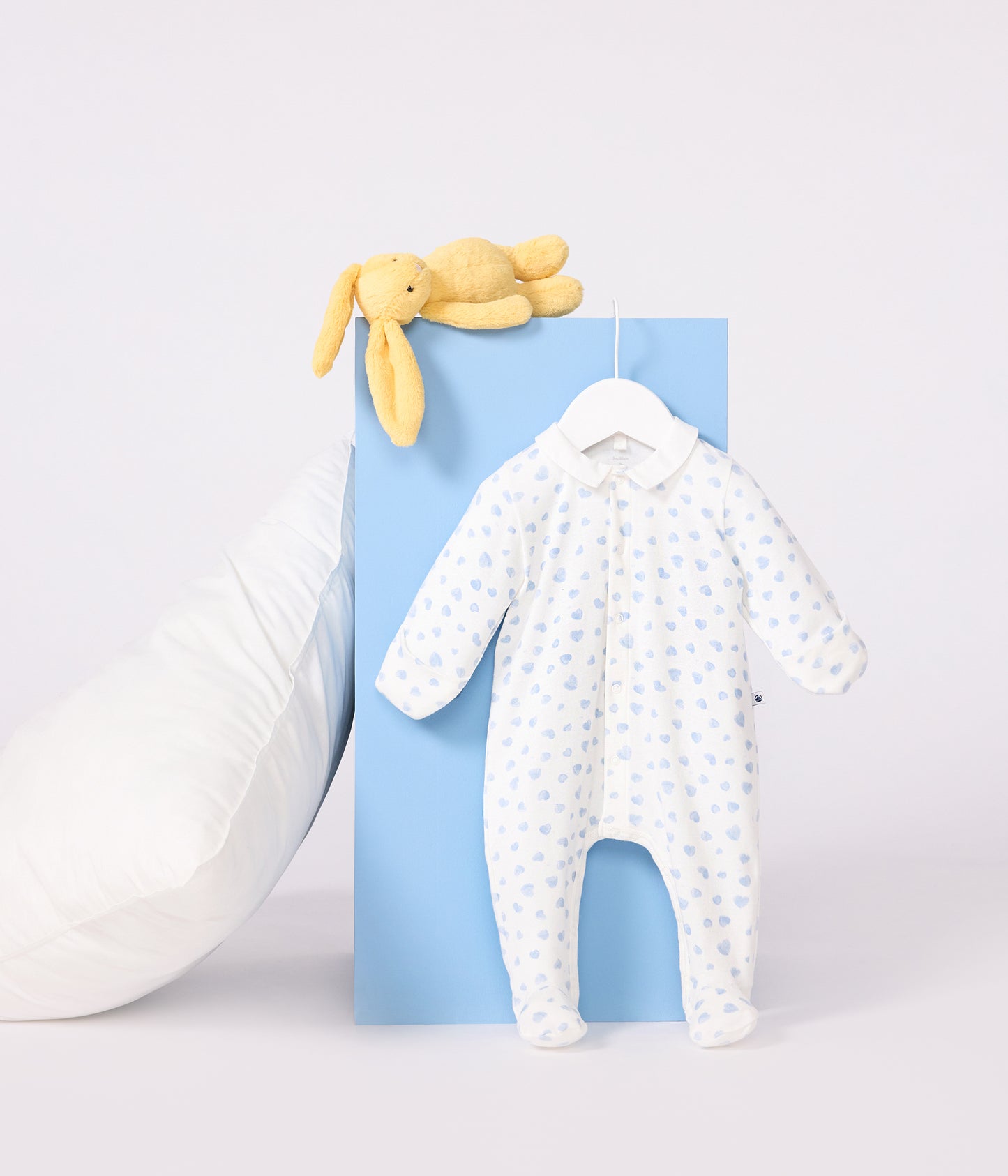 Pyjamas i bomuld til baby med lyseblå hjerter