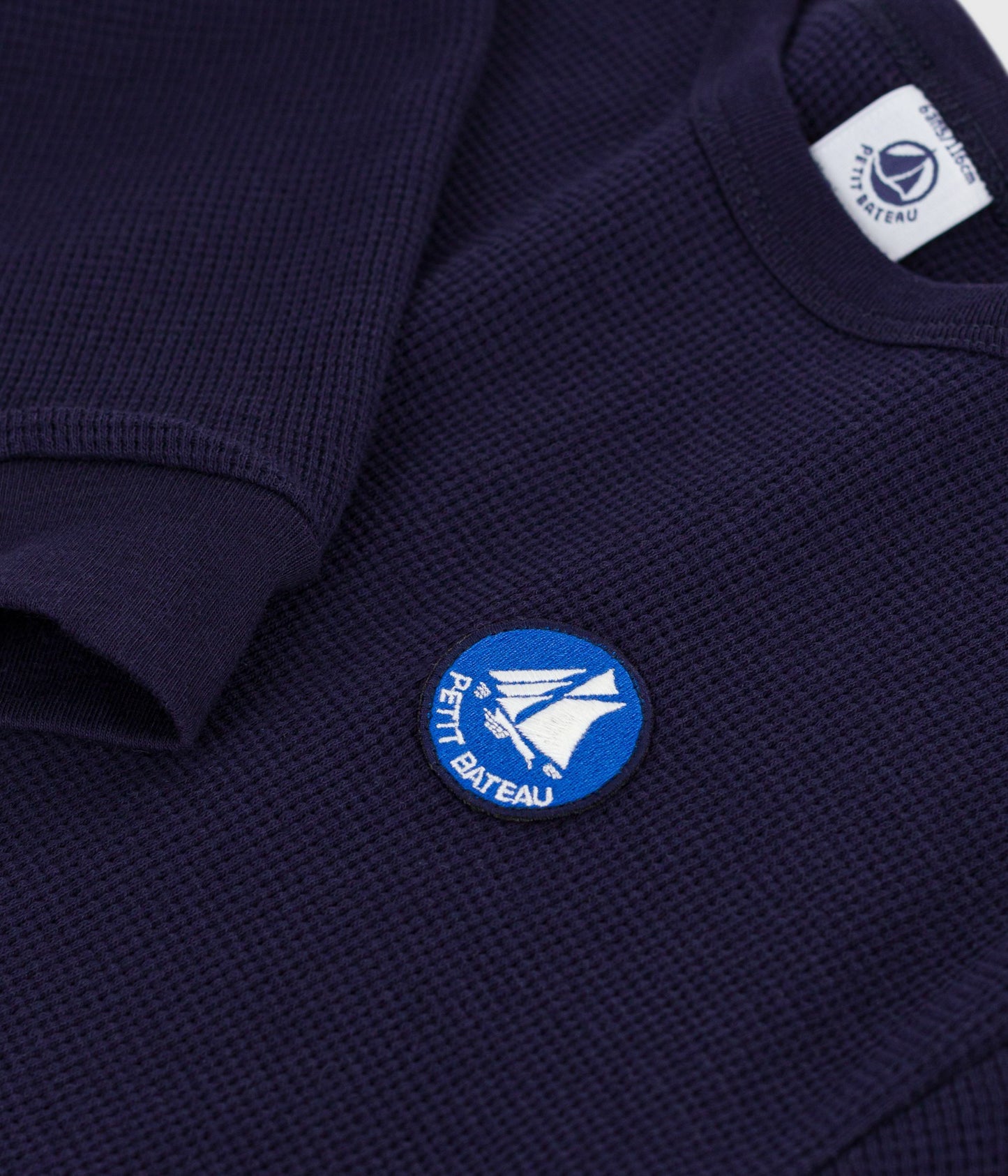 Kraftig langærmet t-shirt i mørkeblå