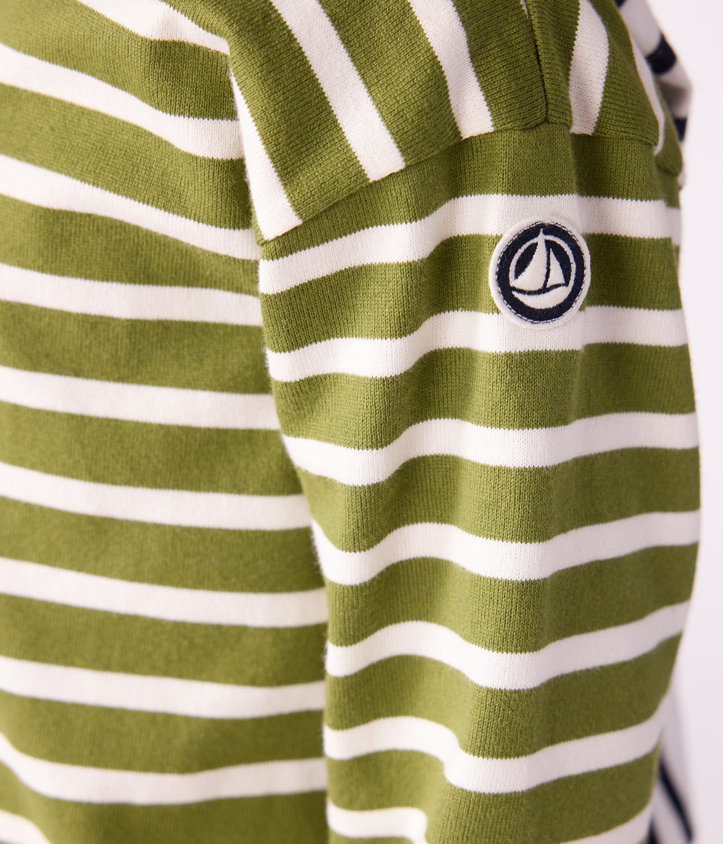 Stribet trøje med mørkegrønne striber