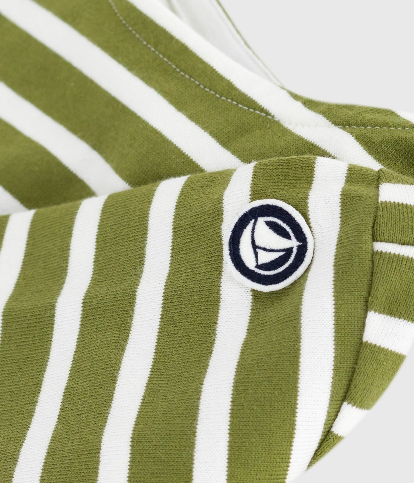 Stribet trøje med mørkegrønne striber