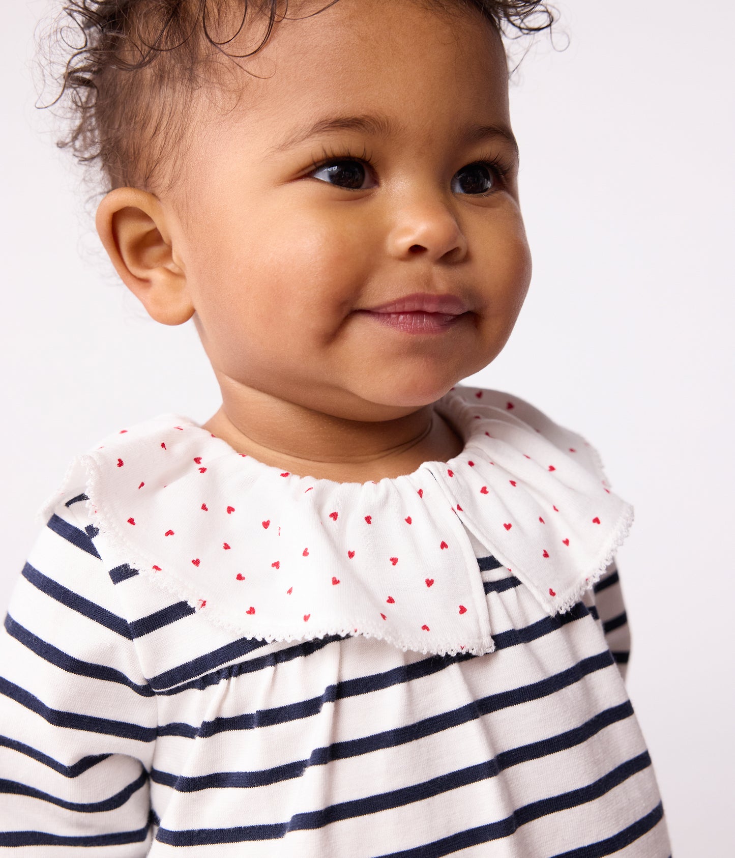 Stribet bluse til baby med hjerter på kraven