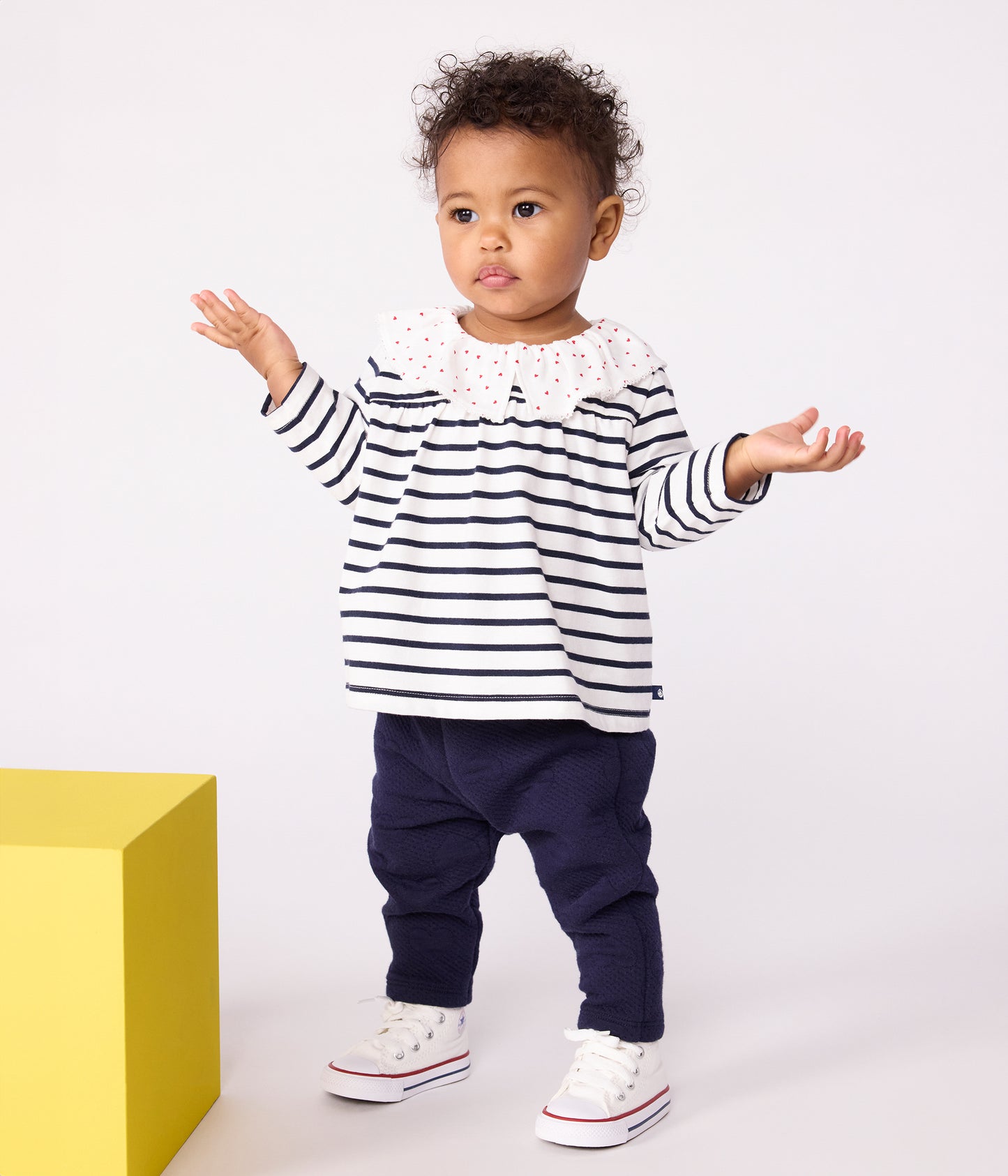 Stribet bluse til baby med hjerter på kraven