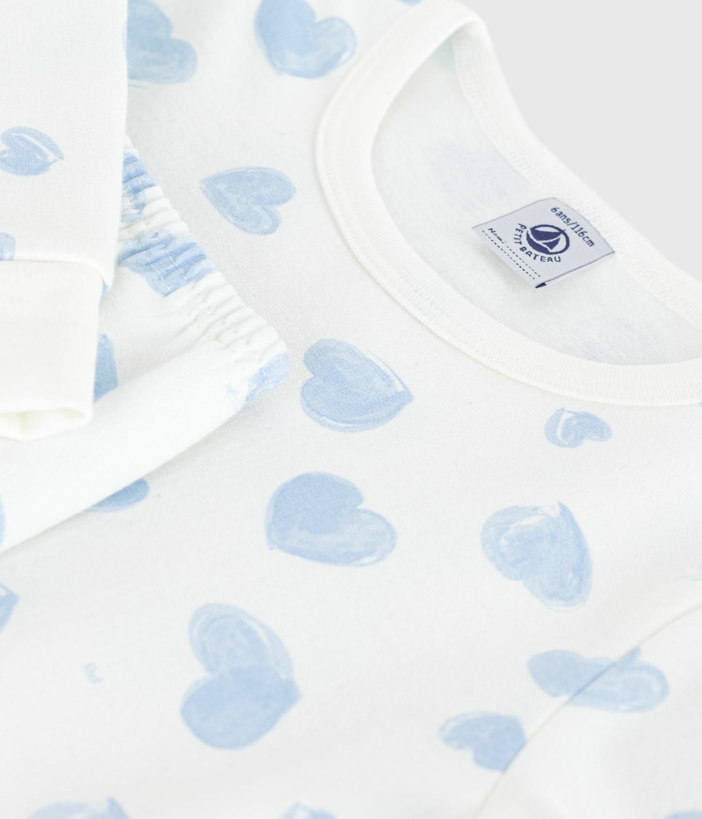 Pyjamas til børn med lyseblå hjerter