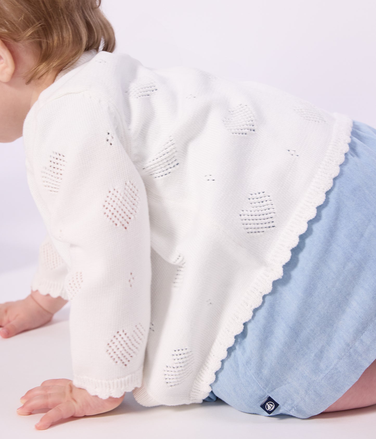 Cardigan med hjerte hulmønster baby - Hvid