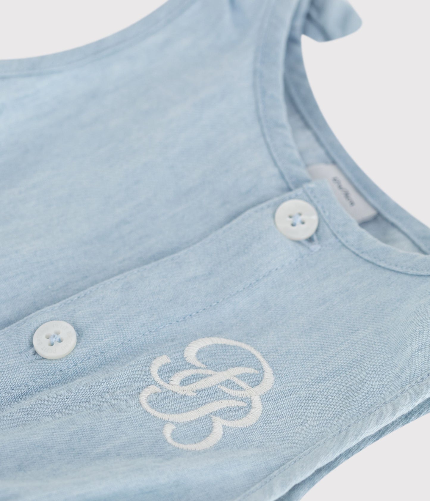 Kort heldragt i chambray-stof til baby - Bleu clair