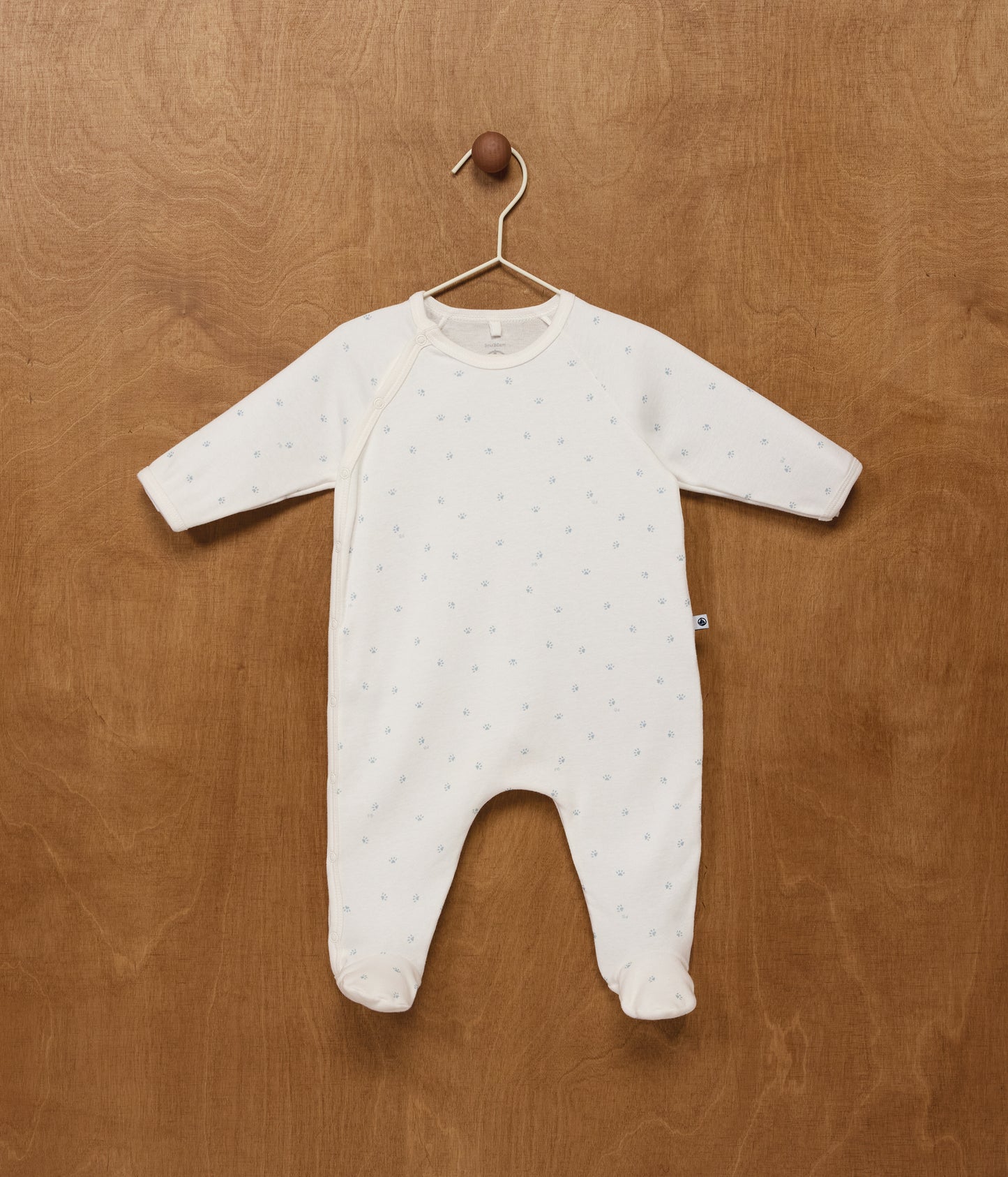 Pyjamas med fødder og små poter