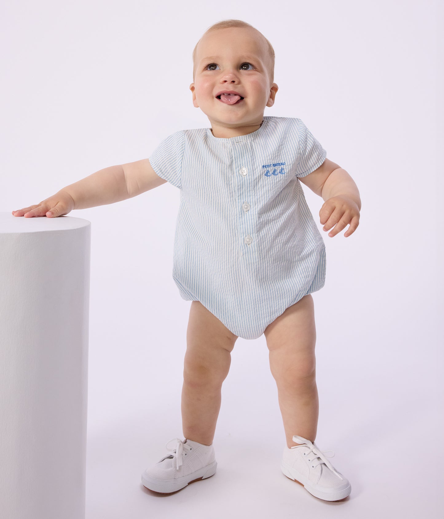 Kort babyjumpsuit i stribet bomuld - Lyseblå