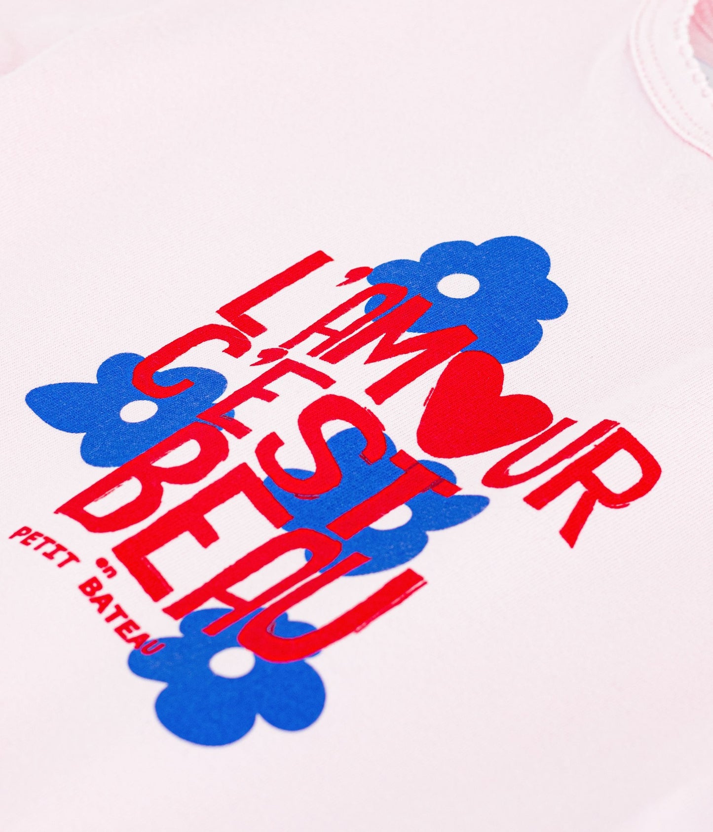 T-shirt til baby i lyserød med rød/blå motiv