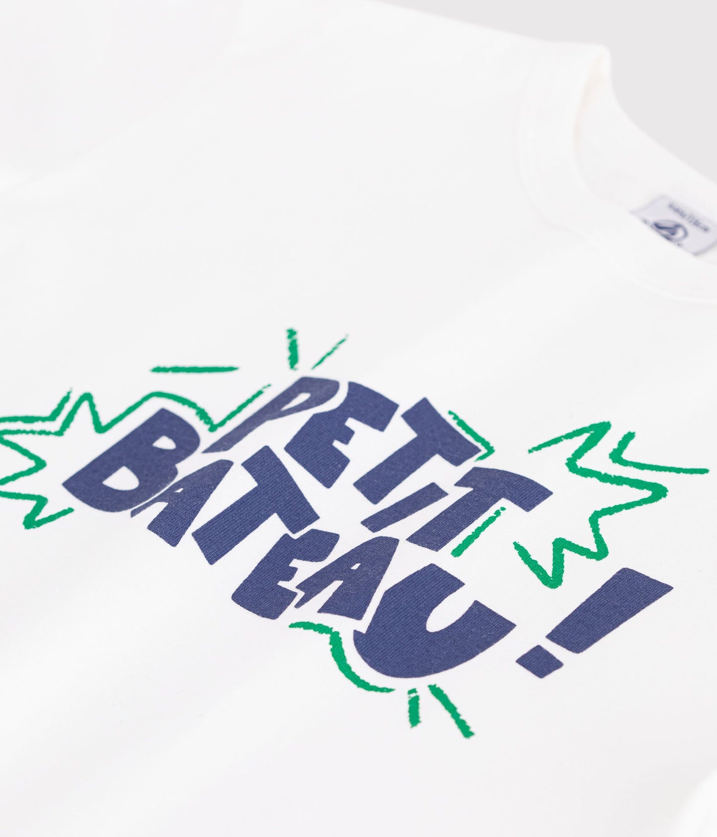 T-shirt med blåt/grønt logo - Hvid