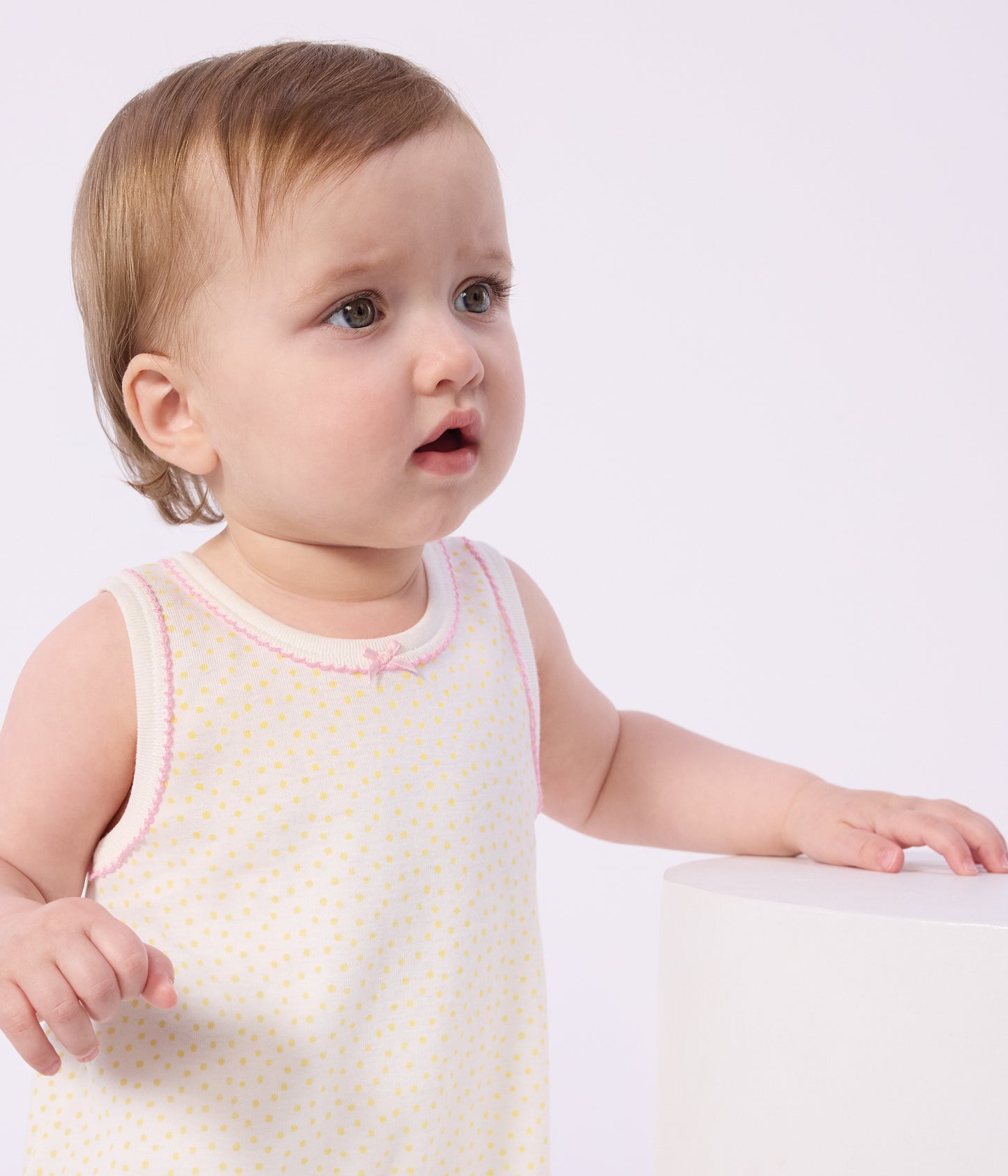 Ærmeløs kort bomuldsjumpsuit til baby - Lysegul/popcorn