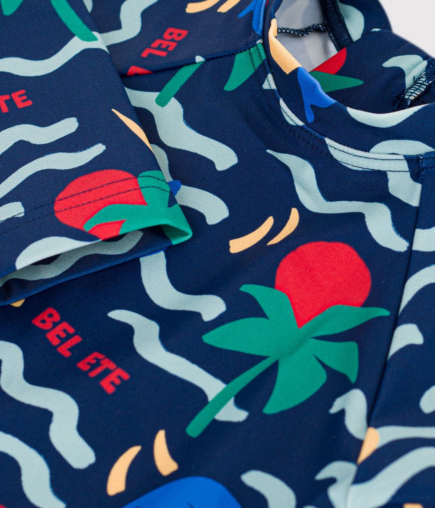 UV-beskyttende bluse med bølgeprint