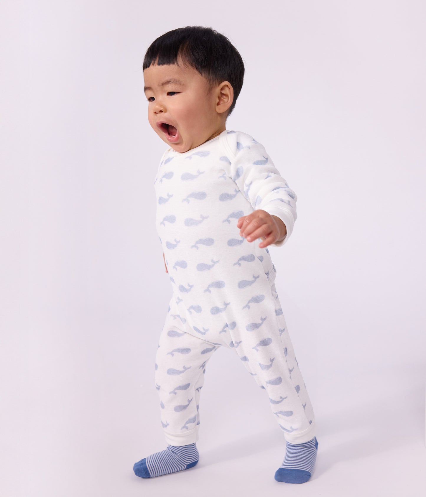 Pyjamas uden fødder i velour med hvalprint - MARSHMALLOW/POLAIRE