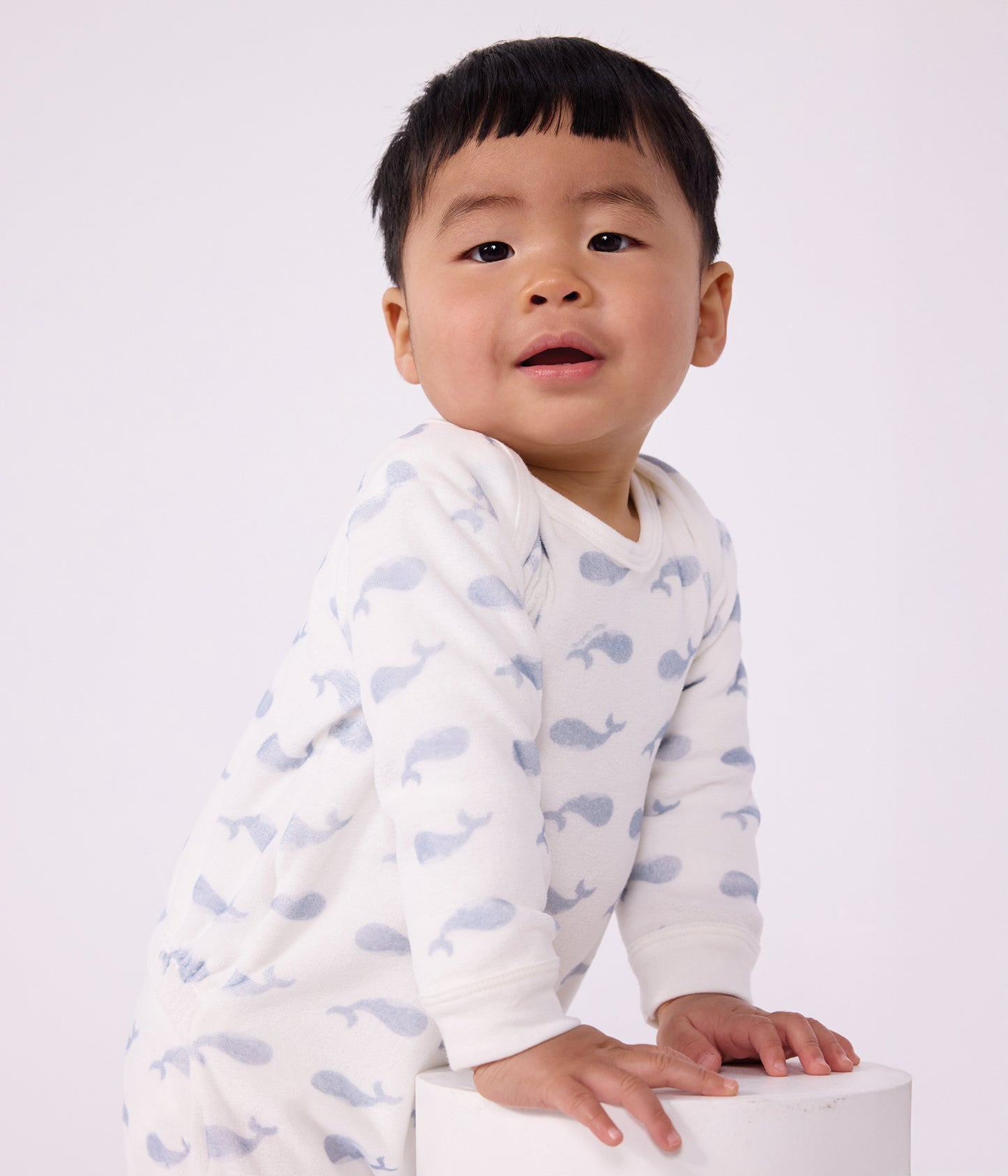 Pyjamas uden fødder i velour med hvalprint - MARSHMALLOW/POLAIRE