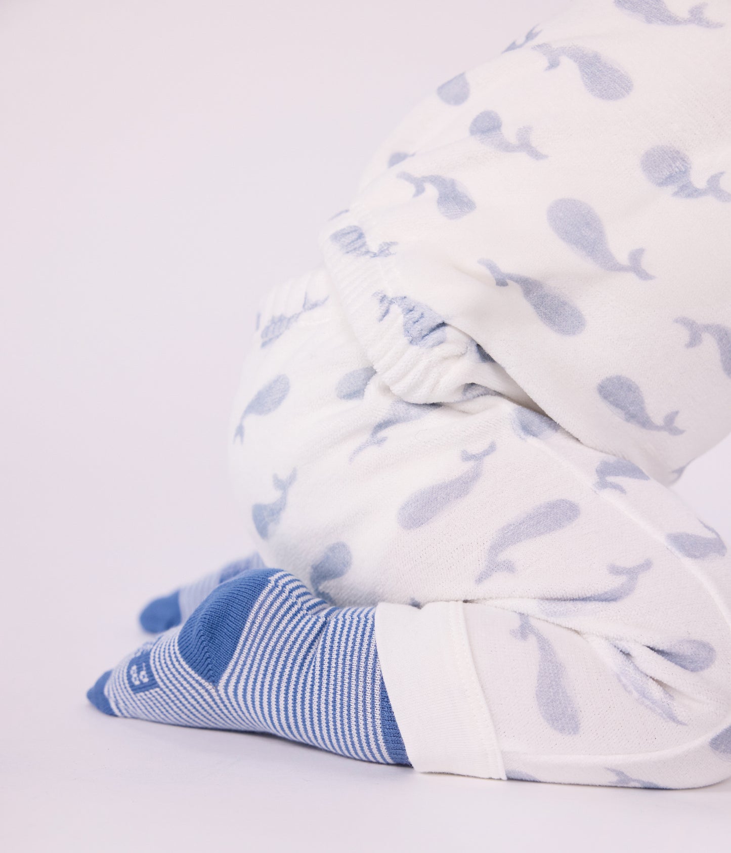 Pyjamas uden fødder i velour med hvalprint - MARSHMALLOW/POLAIRE