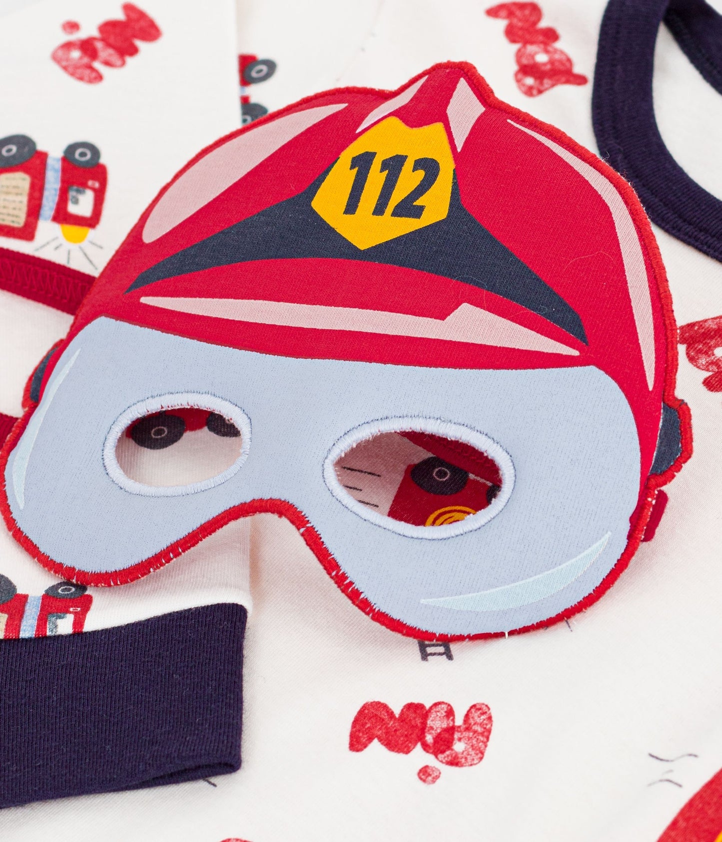 Langærmet pyjamas med brandbiler og maske