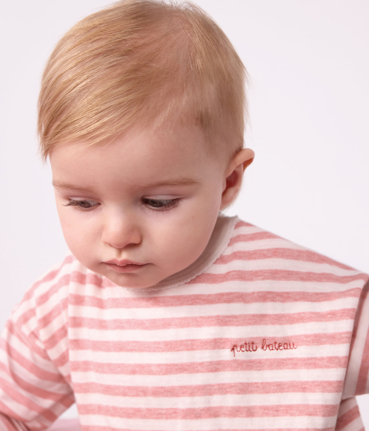 Langærmet stribet t-shirt til baby - ROSEA/MILK