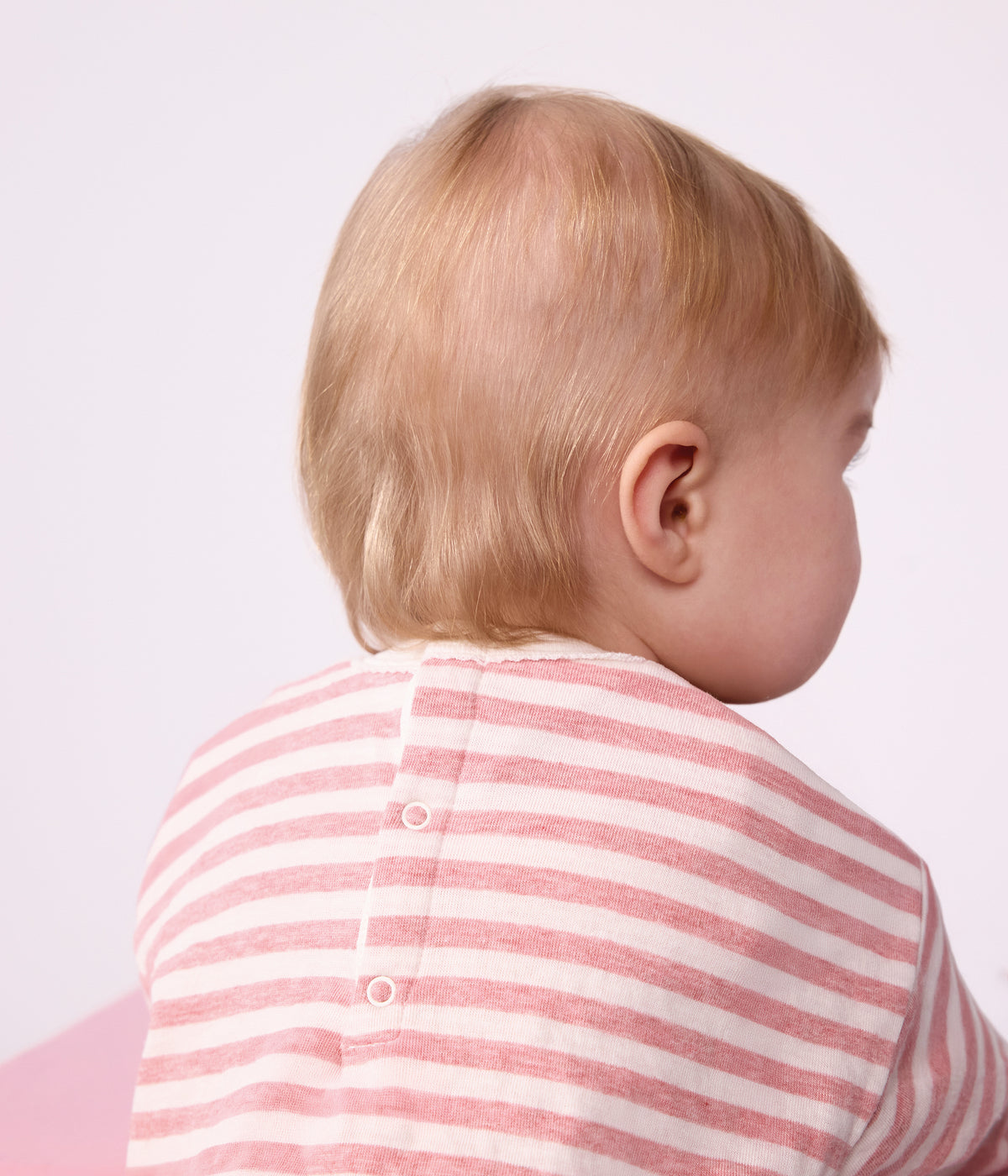 Langærmet stribet t-shirt til baby - ROSEA/MILK