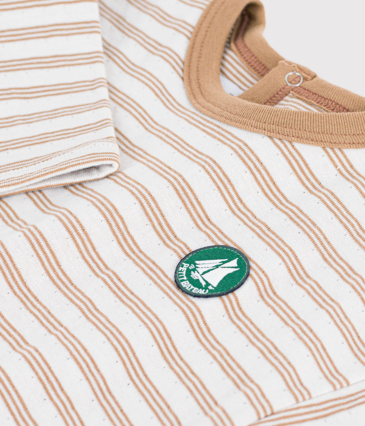Langærmet stribet t-shirt til baby - LATTE/MILK