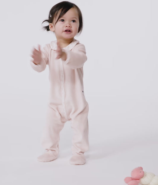 Pyjamas i velour til baby - lyserød med blomsterkrave